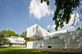 DCG Halle gGmbH International Institute