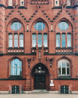 DCG Halle gGmbH International Institute